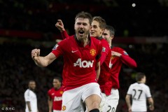 欧冠首轮激战爆冷连连，两大劲旅翻车，曼城主场告捷，巴萨全身而退